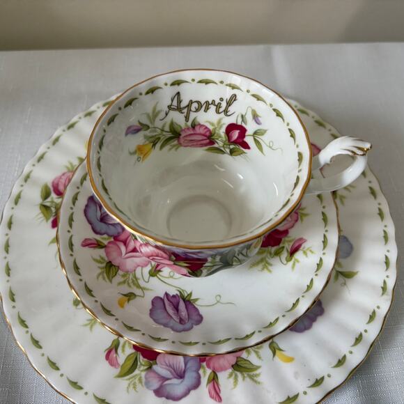 Royal Albert Sweet Pea Tea Cup, Saucer, and Small Plate - Picture 2 of 16